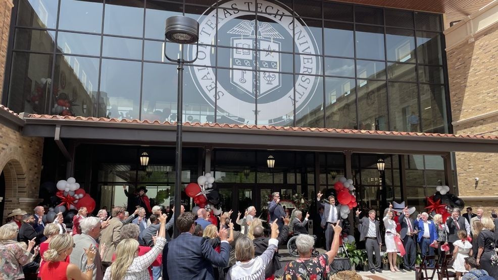 Image for story: First class of Texas Tech vet school in Amarillo graduates Sunday, Gov. Abbott speaking