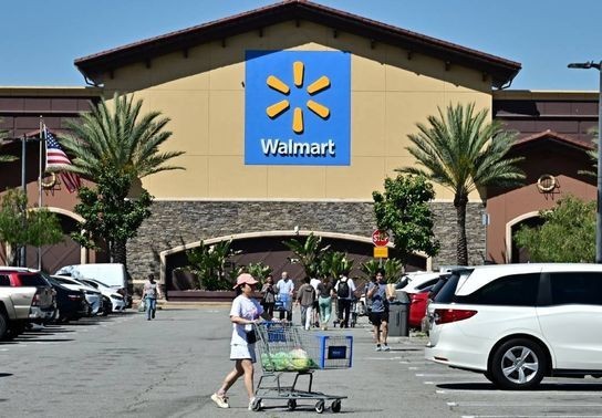 Image for story: Walmart warns of higher prices in Q1 earnings call, sticks to full year guidance