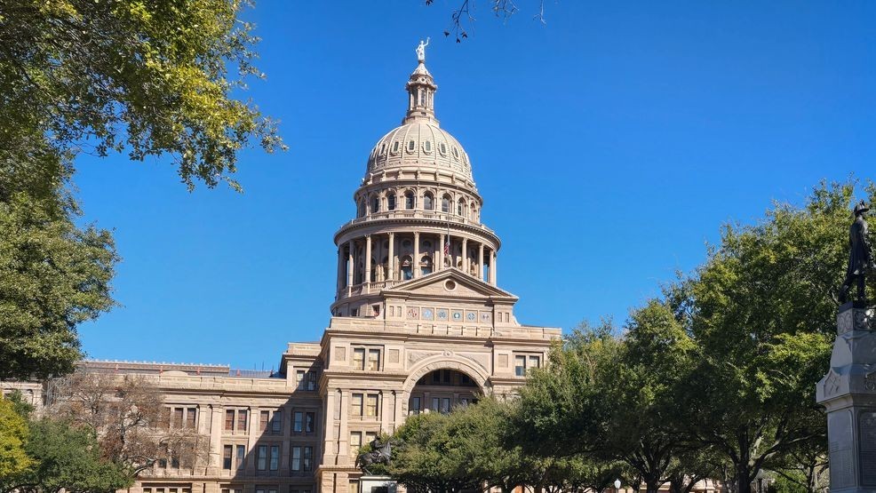 Image for story: Texas lawmakers approve $1B private school voucher plan
