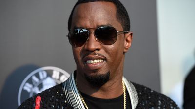 Image for story: Diddy admits to beating ex-girlfriend in social media post