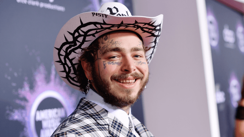 Image for story: Post Malone gives $20,000 tip to single mom working at bar on Christmas Eve